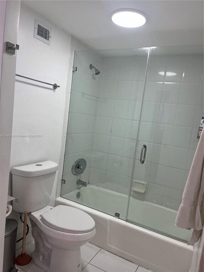 Foto del edificio - 100 Lincoln Rd