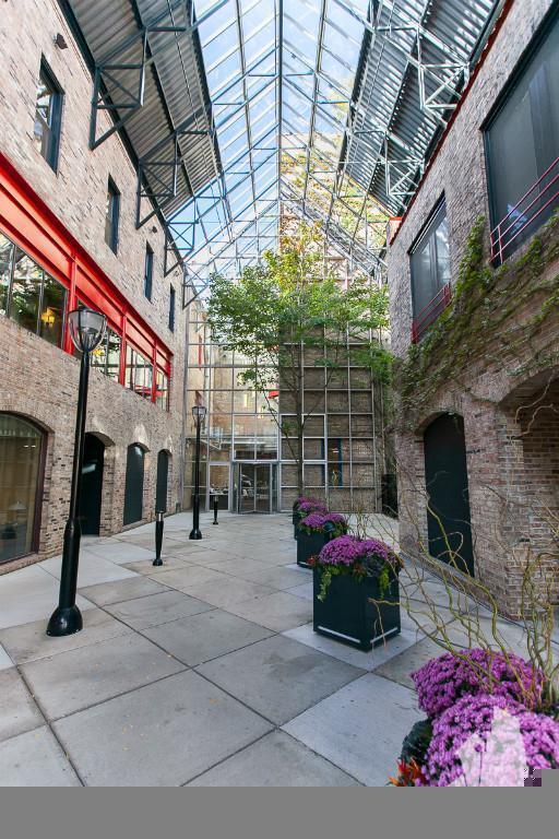 Building Photo - 1350 N Wells St