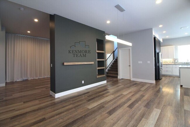 Building Photo - 425 Riverwood St