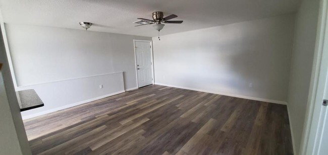 Foto del edificio - 5650 Swift Rd, Suite 240