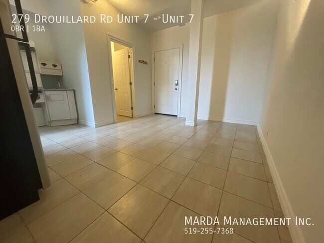 Photo du bâtiment - CHIC & RENOVATED BACHELOR UNIT- ALL INCLUSIVE & WI-FI INCLUDED!