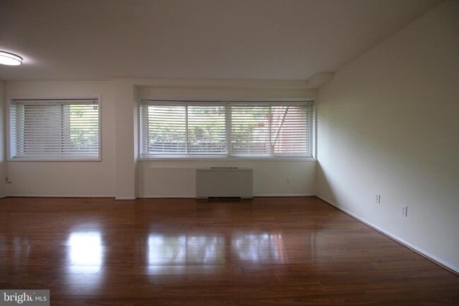 Building Photo - 1511 S George Mason Dr
