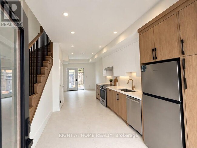 Building Photo - 113 Crocus Dr