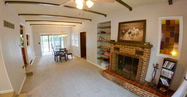 Foto del edificio - 3D Tour Available - Garage Parking + Sun R...
