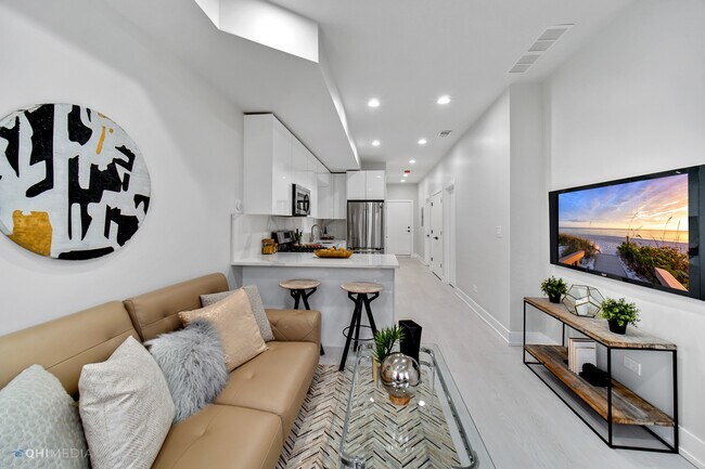 Foto del edificio - 2739 W Fullerton Ave