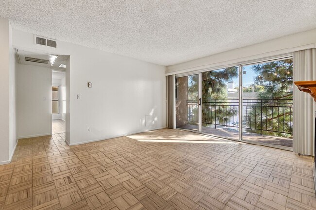 Foto del edificio - 600 Monterey Blvd