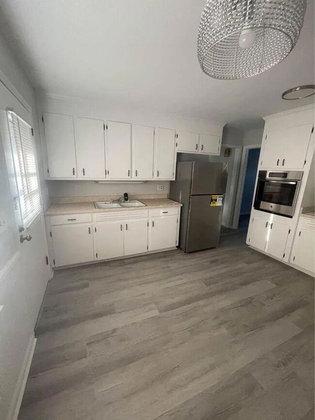 Comfortable & Convenient Living in the Heart of West Columbia - Comfortable & Convenient Living in the Heart of West Columbia Townhome