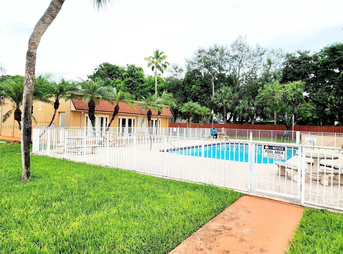 Primary Photo - 9962 SW 88th St