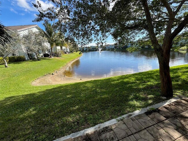 Foto del edificio - 3076 Laurel Ridge Cir