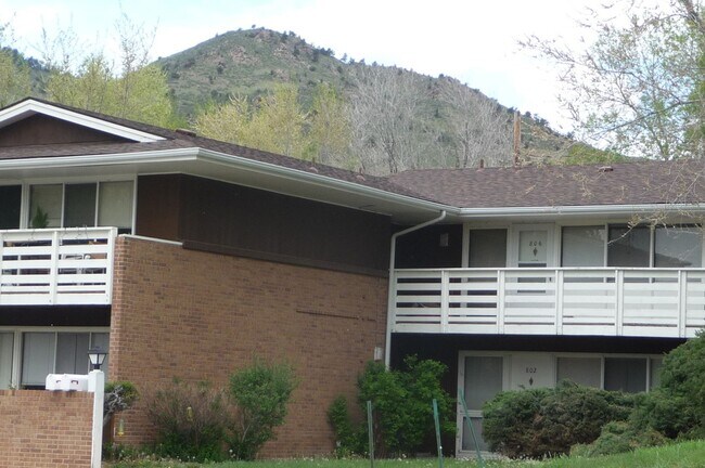 Foto del edificio - Big private balcony | walking distance to downtown | Mountain views | Abundant natural light