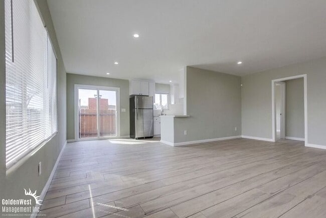 Building Photo - Remodeled 2Bdm 1Ba Duplex in the Heart of ...