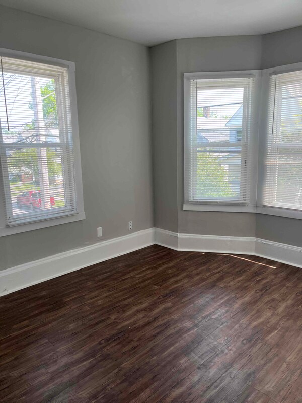 Building Photo - 3020 Searsdale Ave