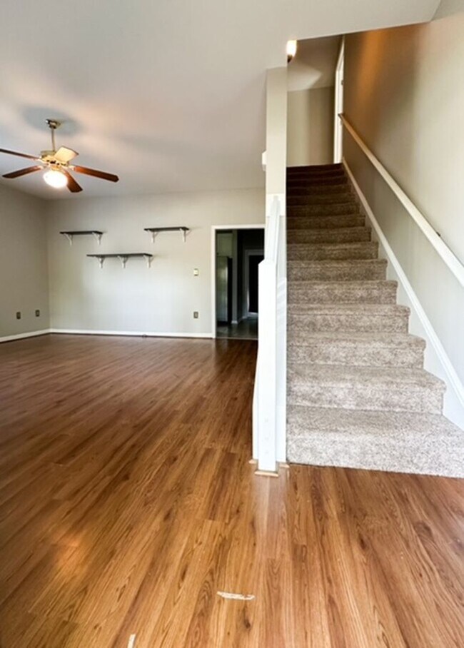 Building Photo - Corner Lot Rental in Belmont, NC!