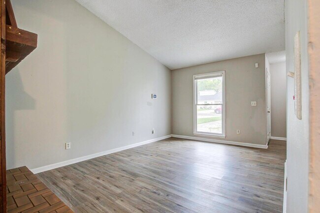 Building Photo - 5156 Scarsdale Ave