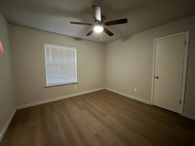 Building Photo - 1011 Shenandoah Dr