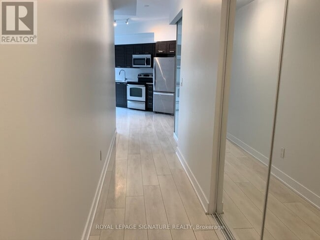 Building Photo - 169 Fort York Blvd