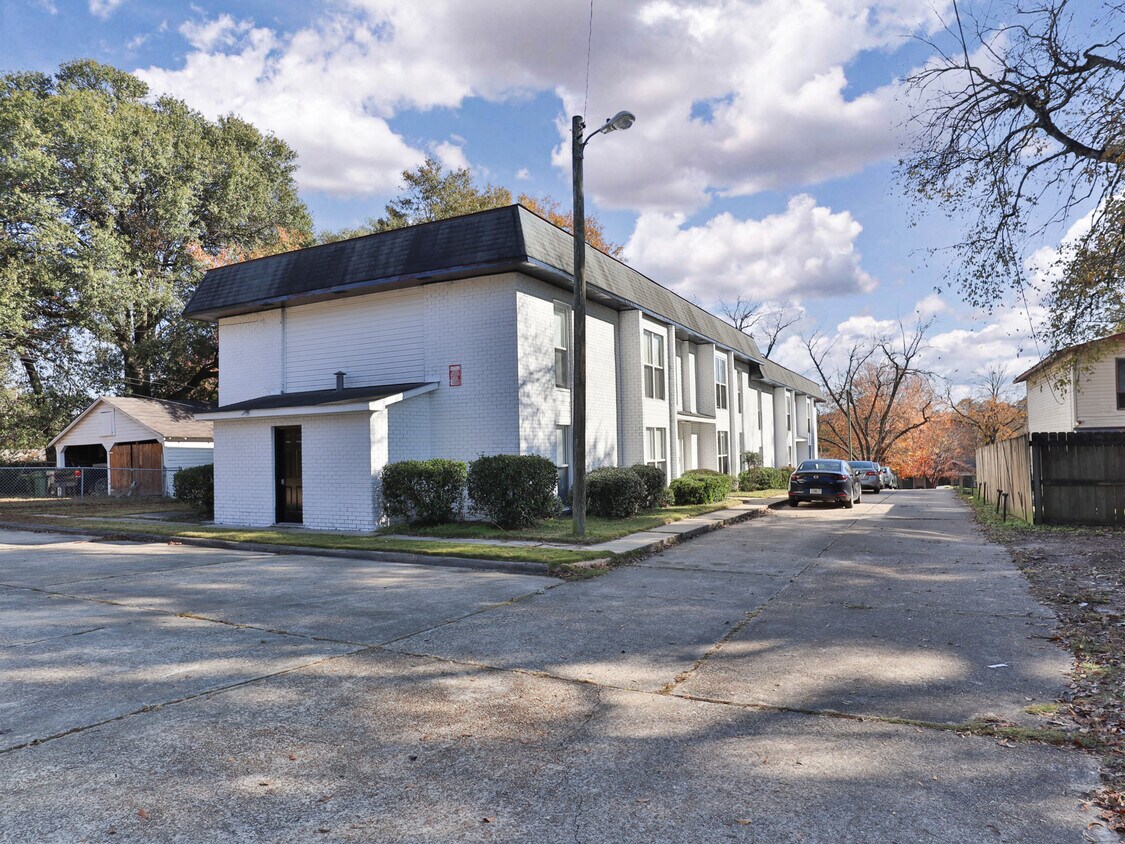 Primary Photo - 1815 17th Ave