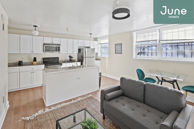 Foto del edificio - ROOM ONLY in 2-bed/2.0-bath Home