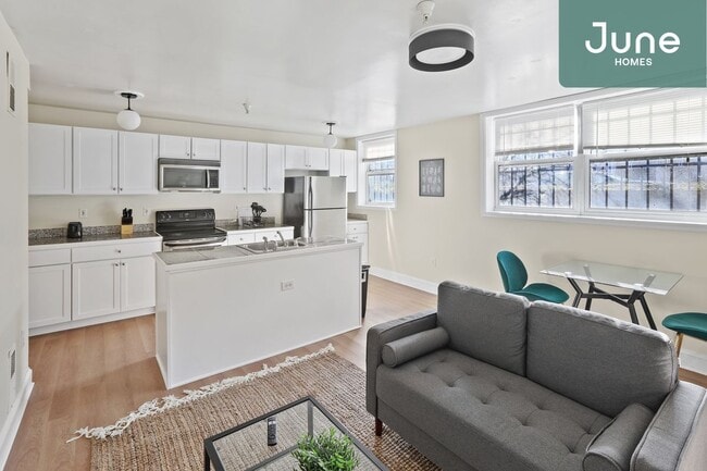 Building Photo - ROOM ONLY in 2-bed/2.0-bath Home