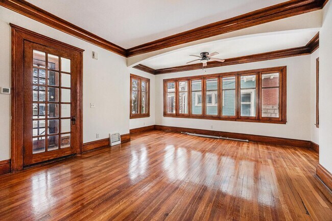 Foto del edificio - 572 Madison Ave SE