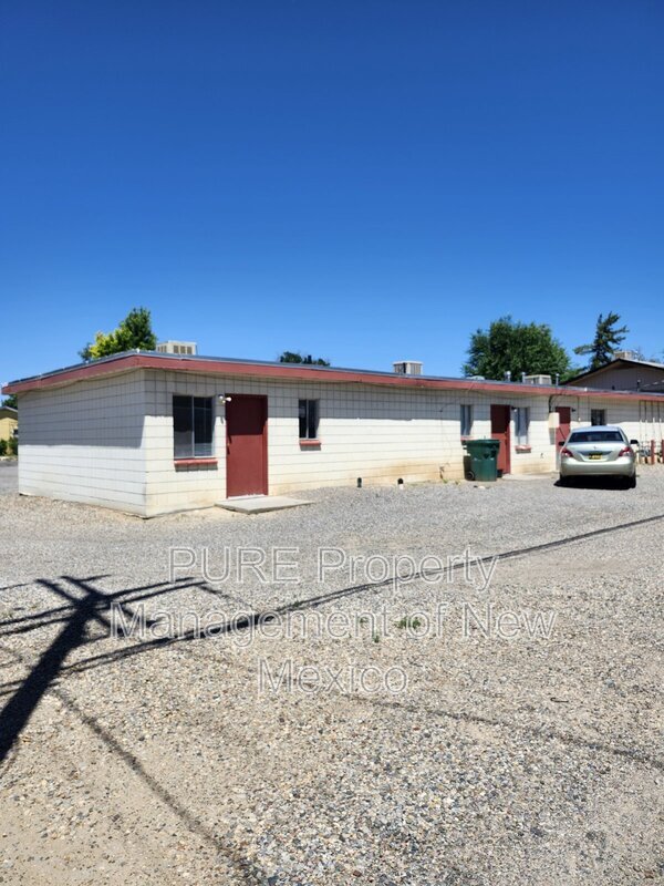 Building Photo - 602 North Orchard Avenue
