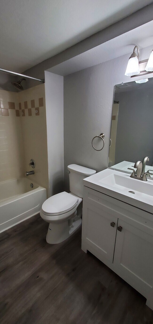 Foto del edificio - 4840 Twin Lakes Rd