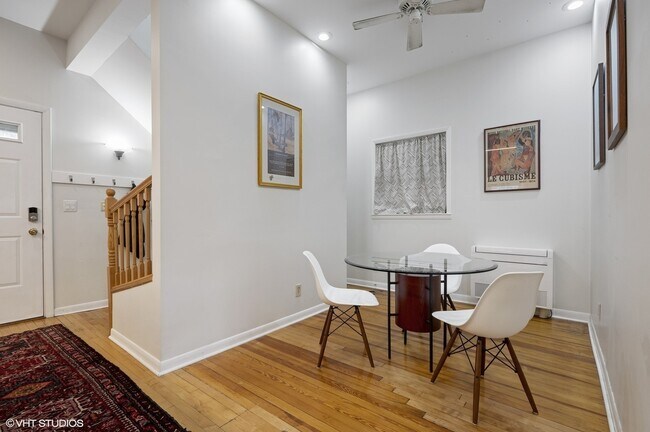 Dining - 3429 W Drummond Plz