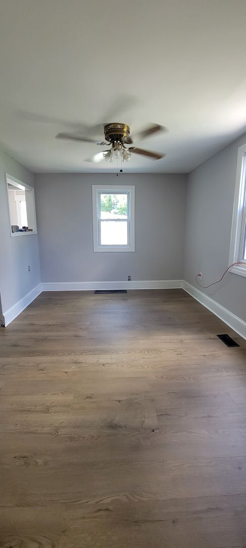 Building Photo - Spacious 3 Bedroom TownHouse!