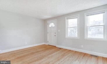 Building Photo - 1046 Elm Rd