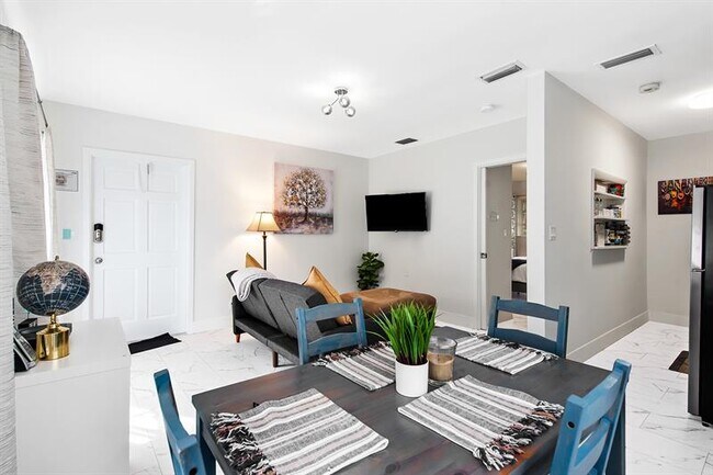 Foto del edificio - 811 SW 26th Ct