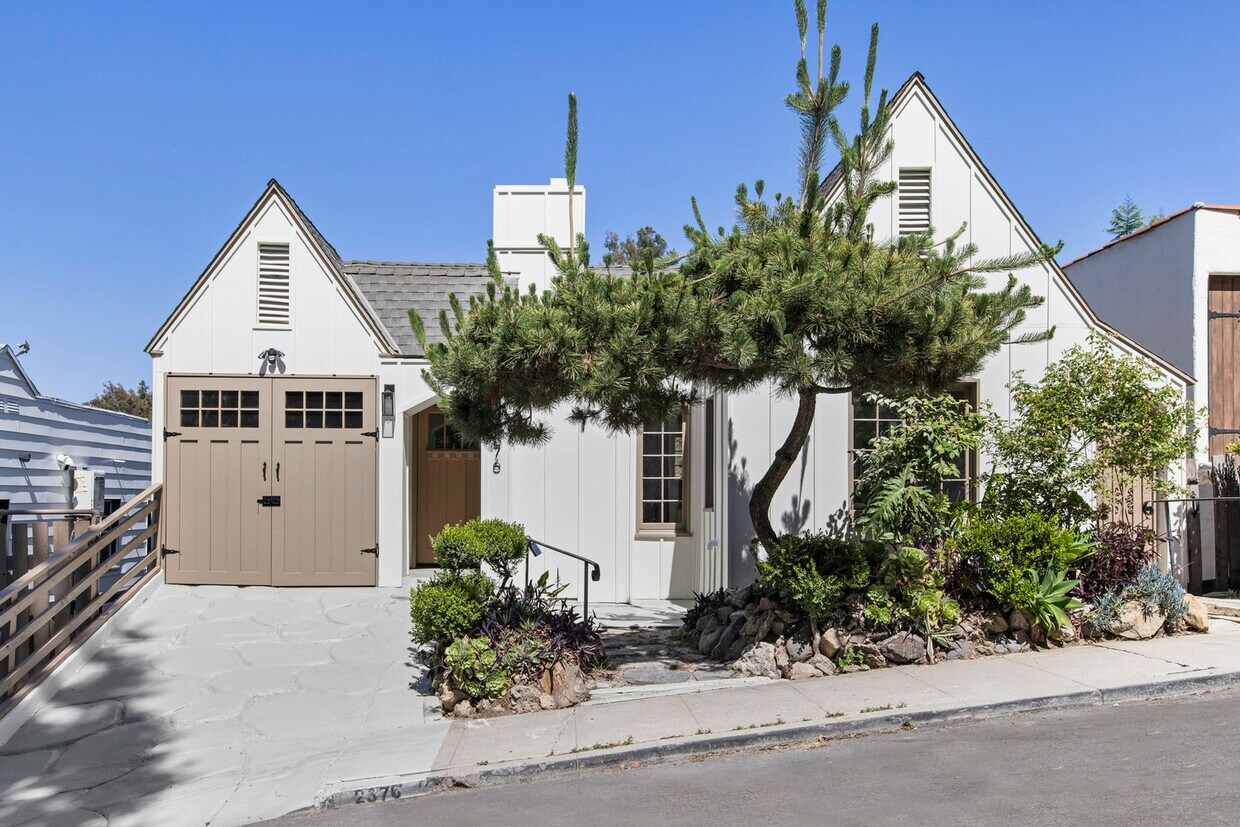 Foto principal - 2376 Lake View Ave