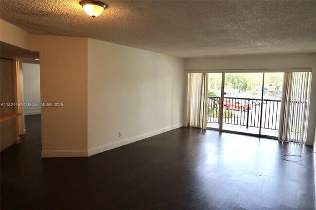 Foto del edificio - 8801 Wiles Rd