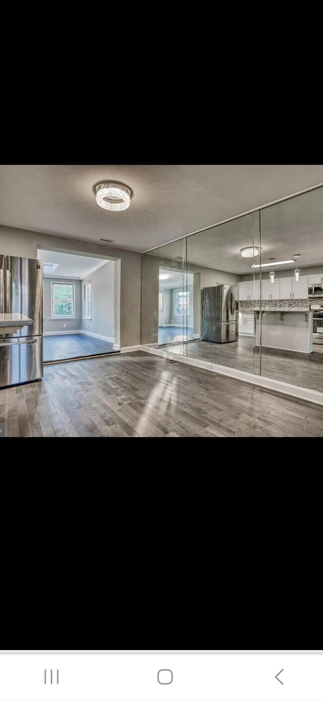 Foto del edificio - 3637 Dolfield Ave