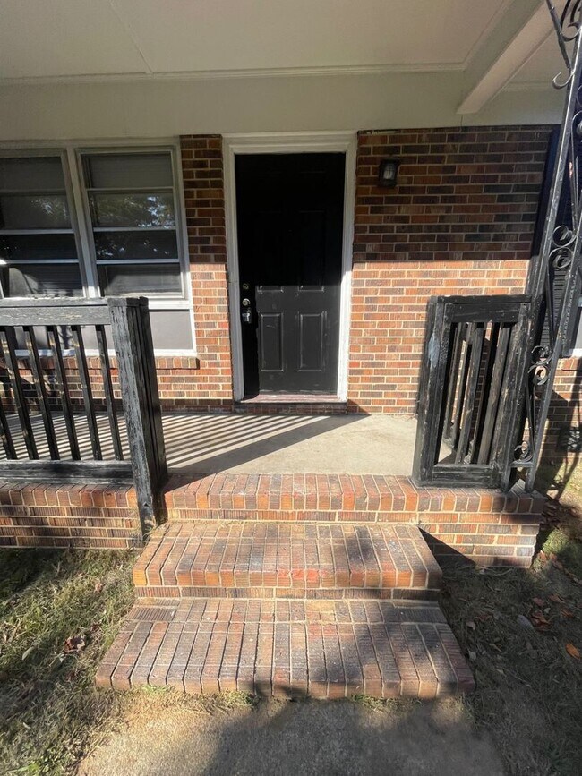 Building Photo - BELOW MARKET RENT!