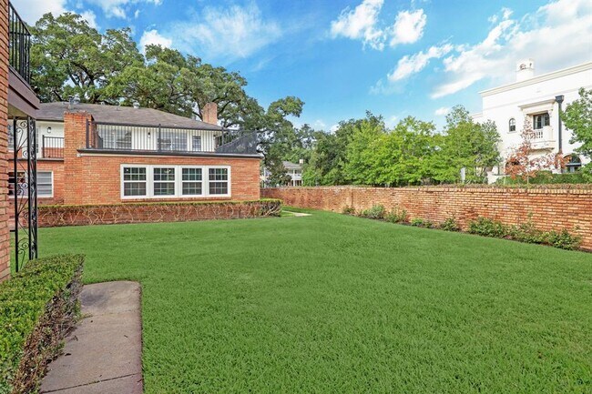 Building Photo - 3703 Olympia Dr