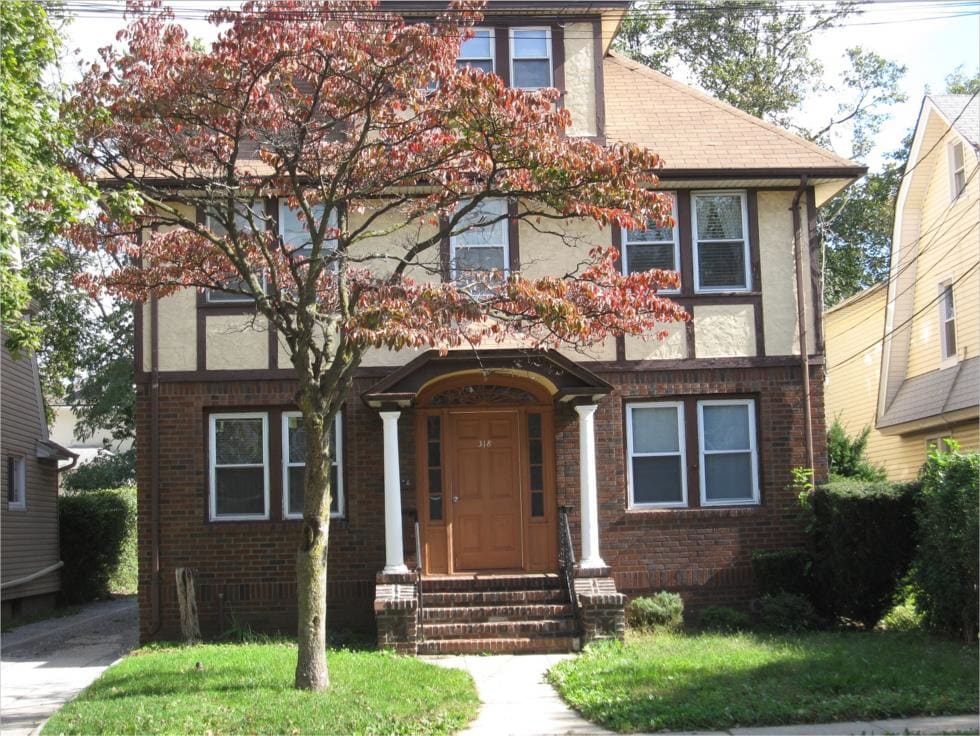 318 Washington St, Hempstead, NY 11550 Apartments in Hempstead, NY