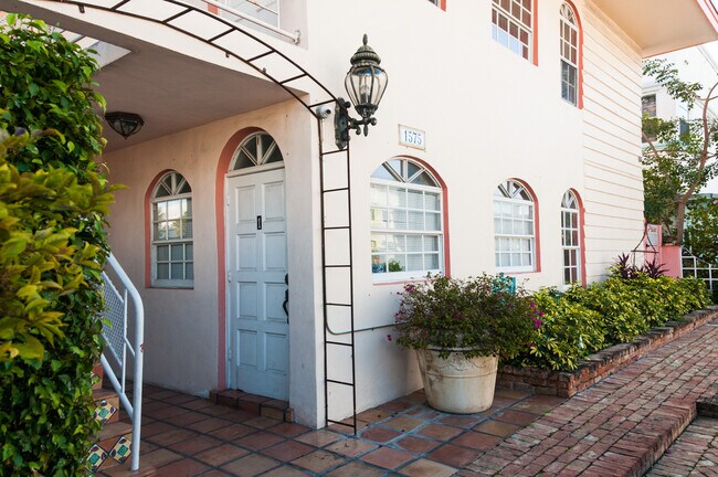 Entrance - 1575 West Ave