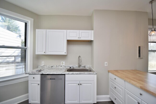 Building Photo - 623 Riddle Rd