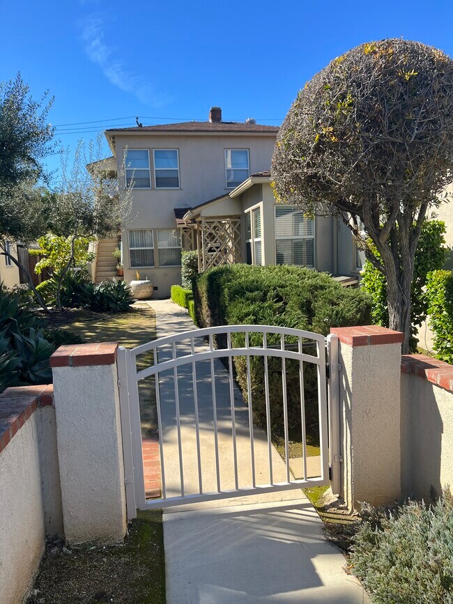 Foto del edificio - 4707 Clark Ave