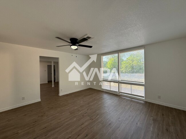 Foto del edificio - 4411 Eisenhauer Rd