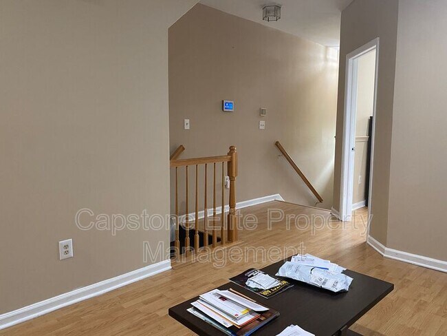 Foto del edificio - 20 Ashby Ln