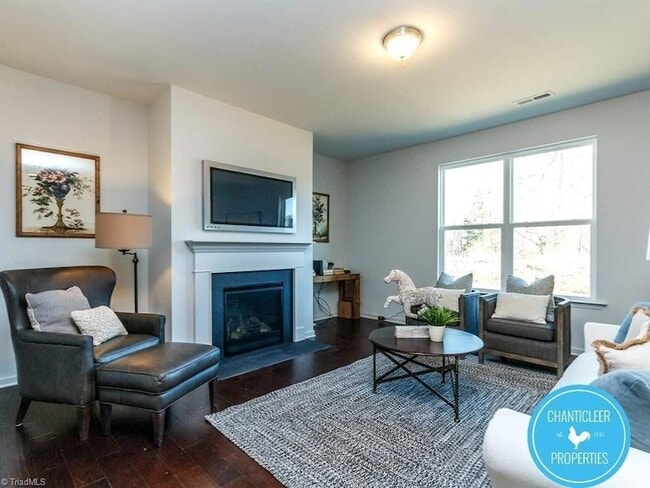 Building Photo - 1313 Achonechy Trl