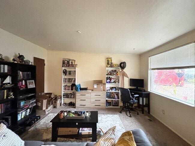 Foto del edificio - 472 E Granite Ave