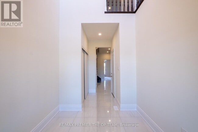 Building Photo - 28 Foxsparrow Rd