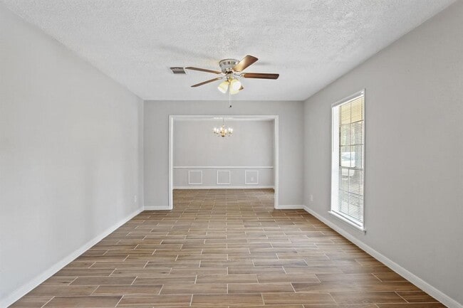 Building Photo - 626 Rosewood Dr