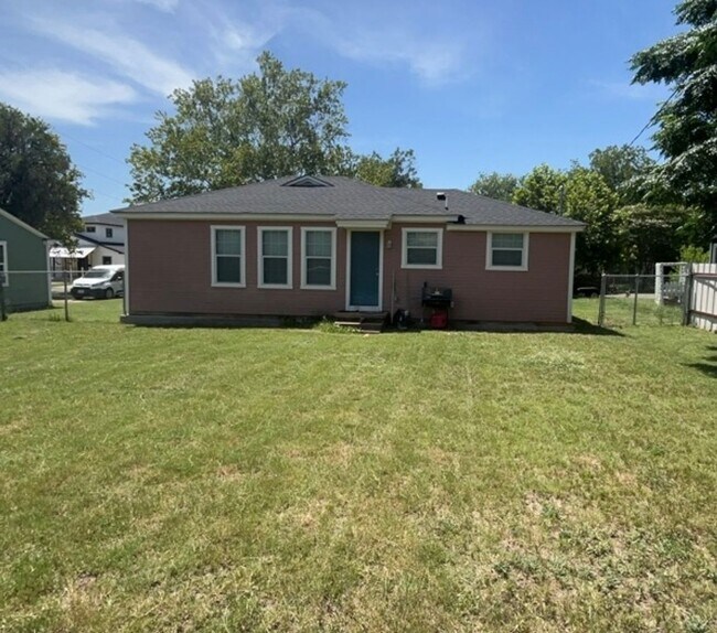 Foto del edificio - Warm and Inviting 3-bedroom 1-bathroom house