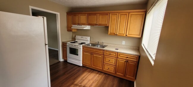 Building Photo - 1333 Ponca Ave