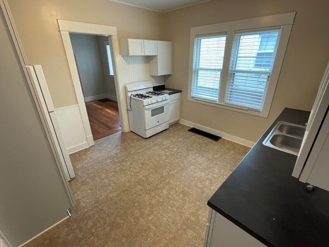 Foto principal - 1041 Davis Ave NW