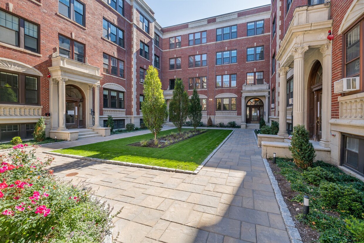 Primary Photo - Upscale 1bed in ideal Cambridge area! Luxu...