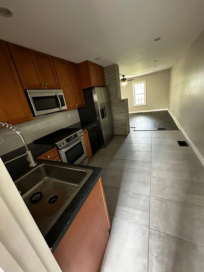 327 N Clarendon Ave, Scottdale, GA 30079 House Rental in Scottdale